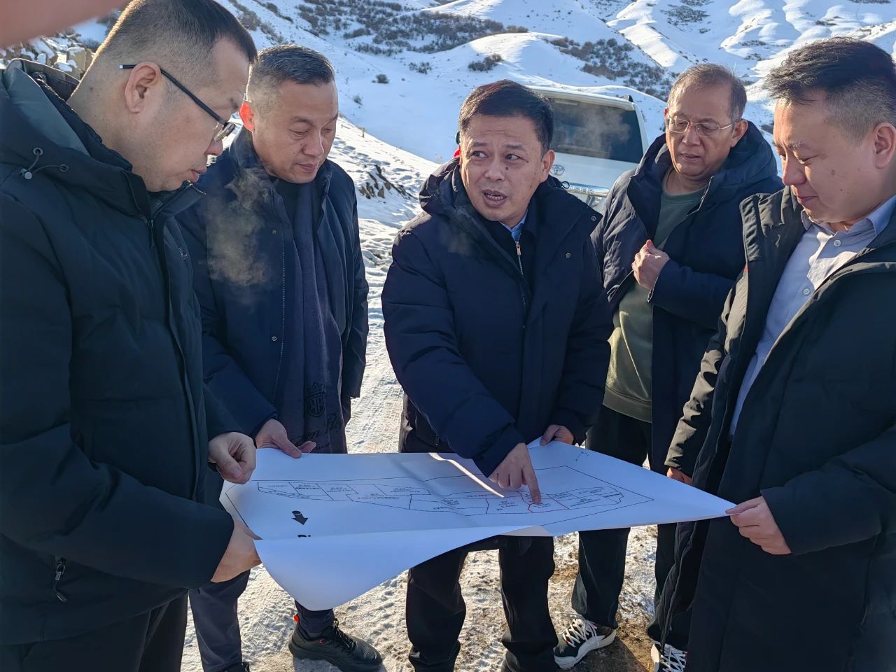 李曉東到新疆調(diào)研督導煤礦建設推進工作，并慰問駐疆干部職工3