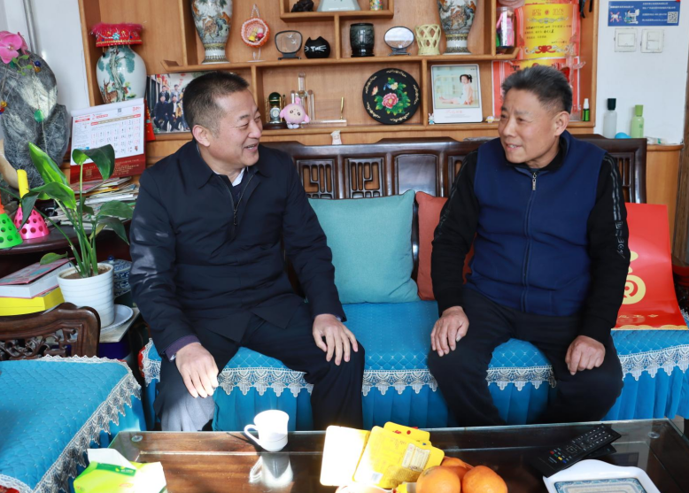 春節(jié)將至，宏河集團黨委走訪慰問老干部、困難黨員職工1